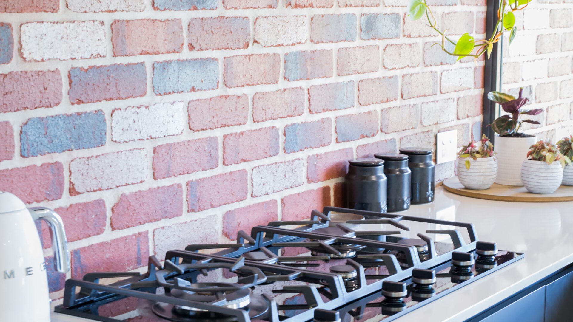 the marbelup gas cooker top and brick splash back