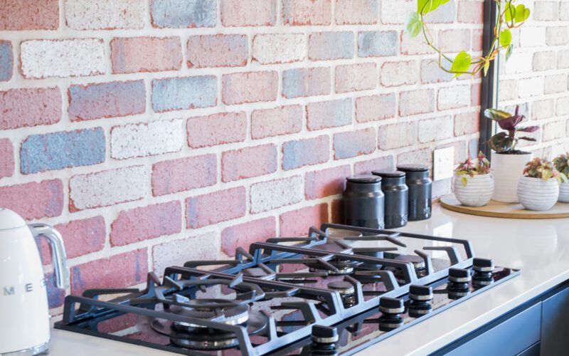 the marbelup gas cooker top and brick splash back