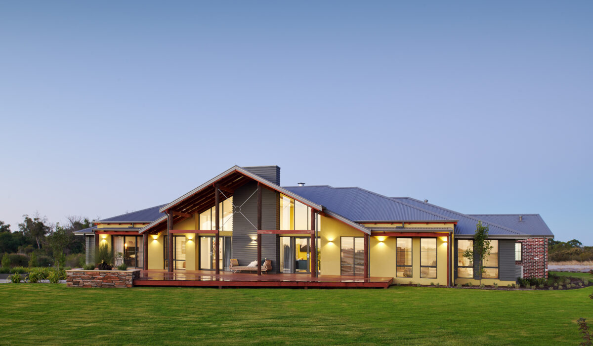 The hinterland retreat county home by rural building company