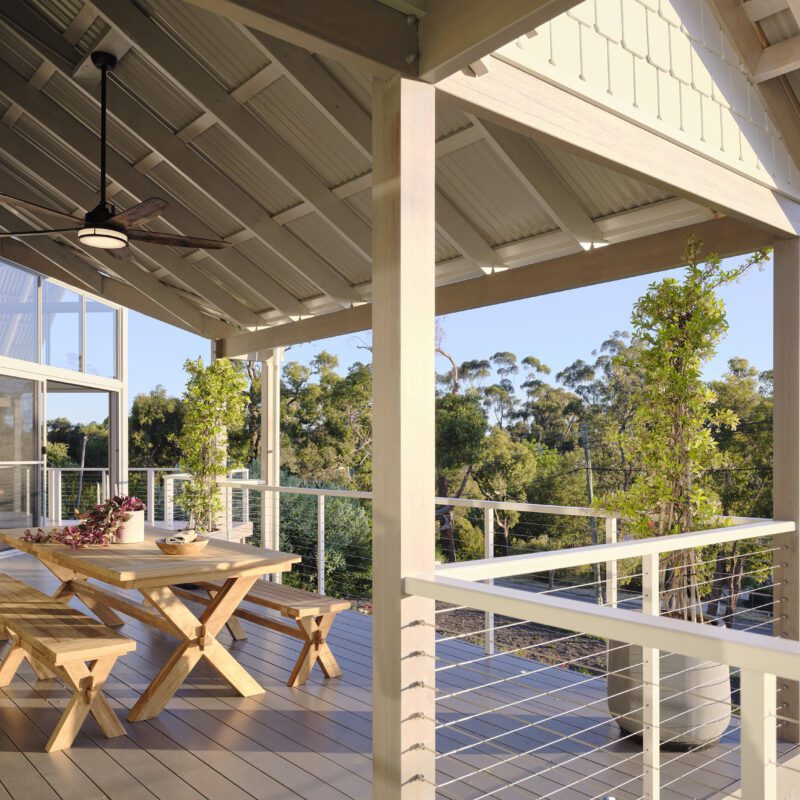 The Darlington features a wraparound balcony - Rural Building Co.